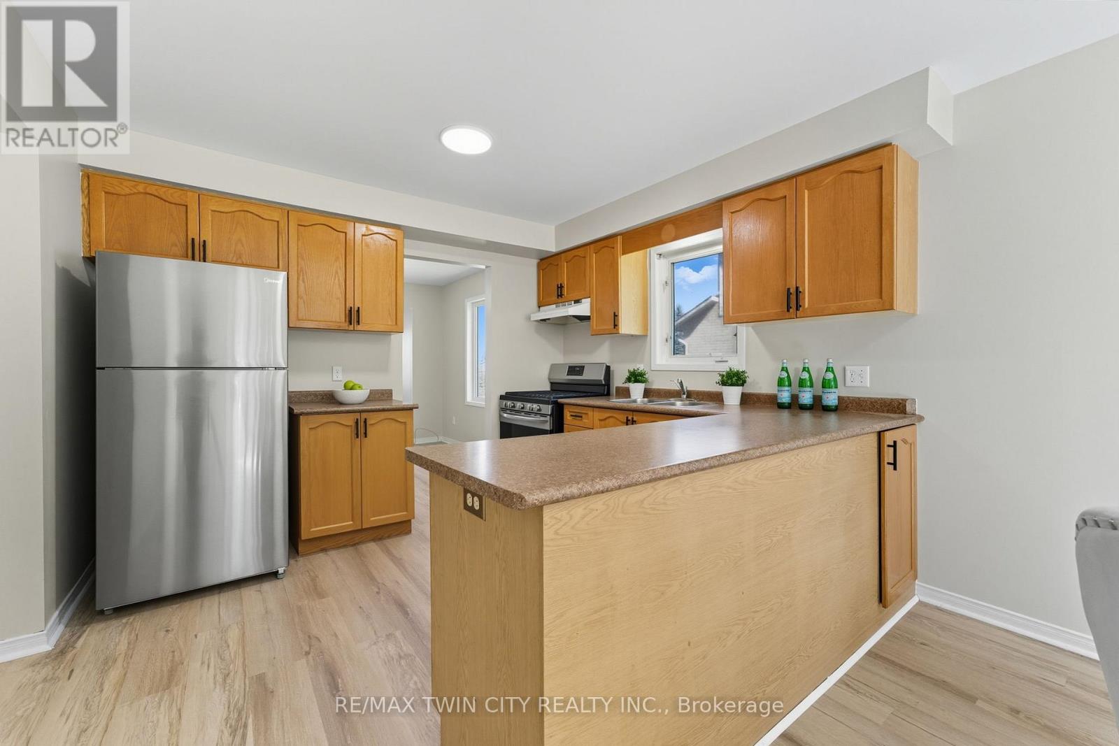 16 Jones Court, North Dumfries, Ontario  N0B 1E0 - Photo 21 - X12443752