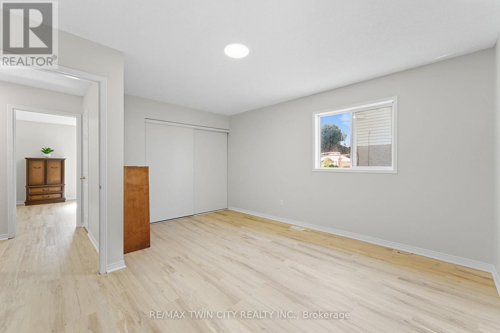 16 Jones Court, North Dumfries, Ontario  N0B 1E0 - Photo 27 - X12443752