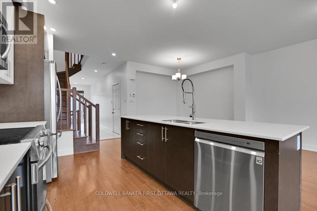 2305 Goldhawk Drive, Ottawa, Ontario K2S 1B6 - Photo 18 - X12580502