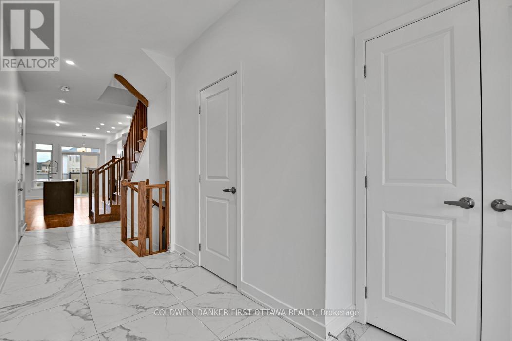 2305 Goldhawk Drive, Ottawa, Ontario K2S 1B6 - Photo 6 - X12580502