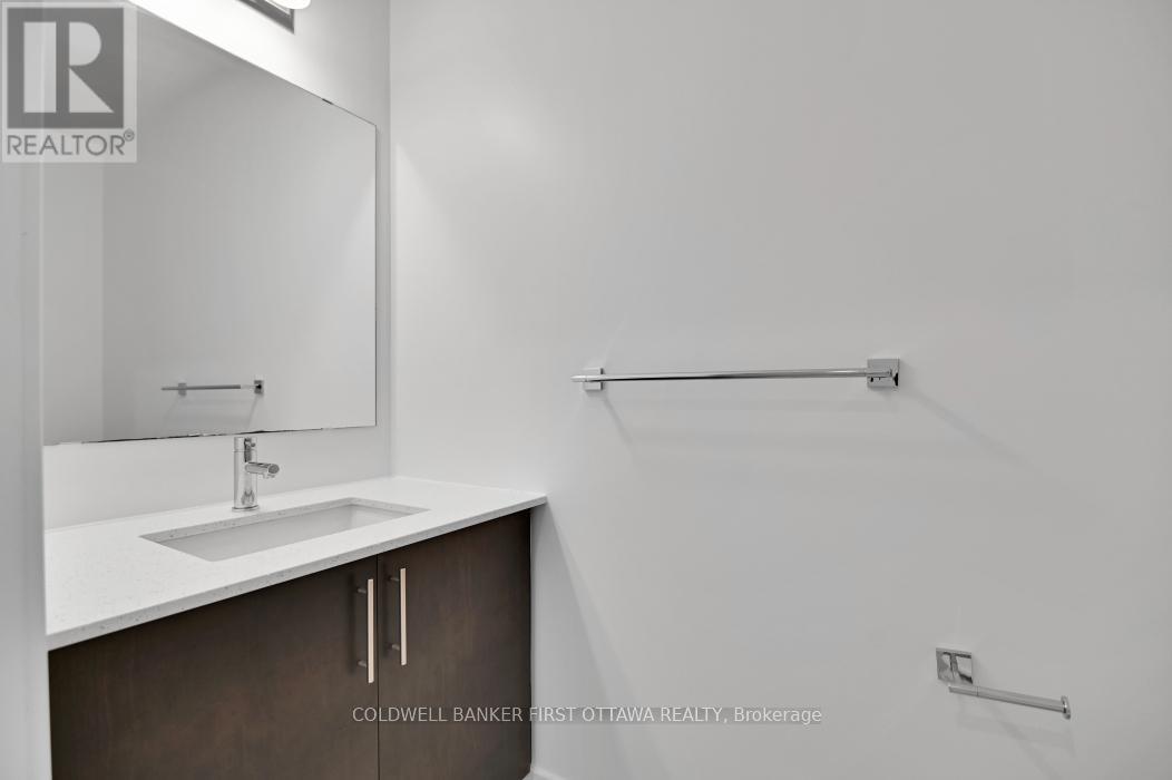 2305 Goldhawk Drive, Ottawa, Ontario K2S 1B6 - Photo 8 - X12580502