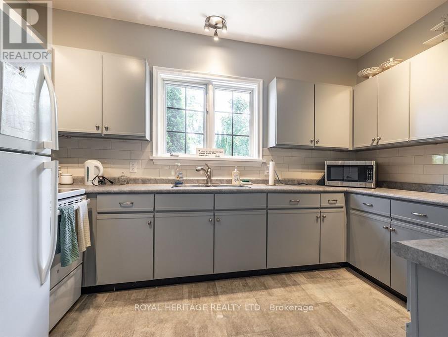 405 - 200 East Street S, Kawartha Lakes, Ontario K0M 1A0 - Photo 34 - X12368523