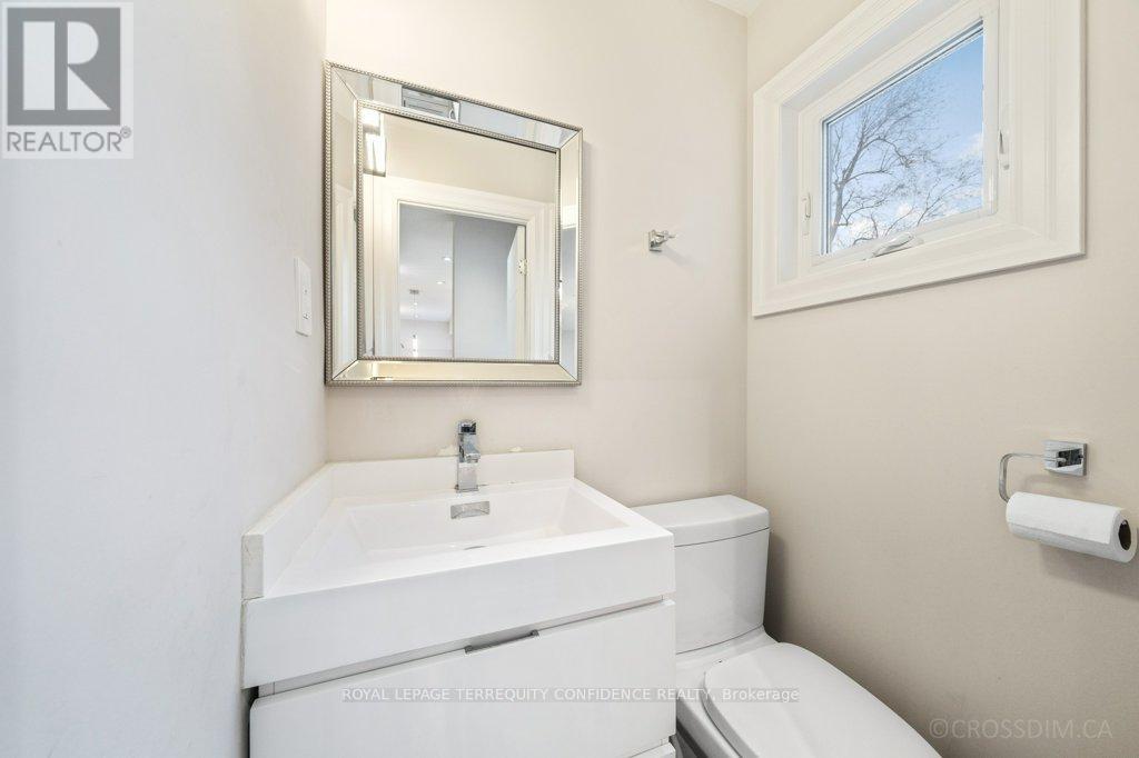 8 Glenelia Avenue, Toronto, Ontario M2M 2K7 - Photo 11 - C12580560