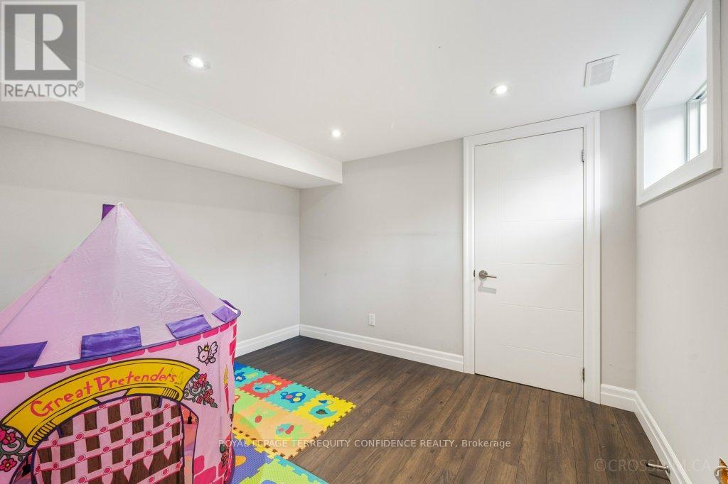 8 Glenelia Avenue, Toronto, Ontario M2M 2K7 - Photo 32 - C12580560