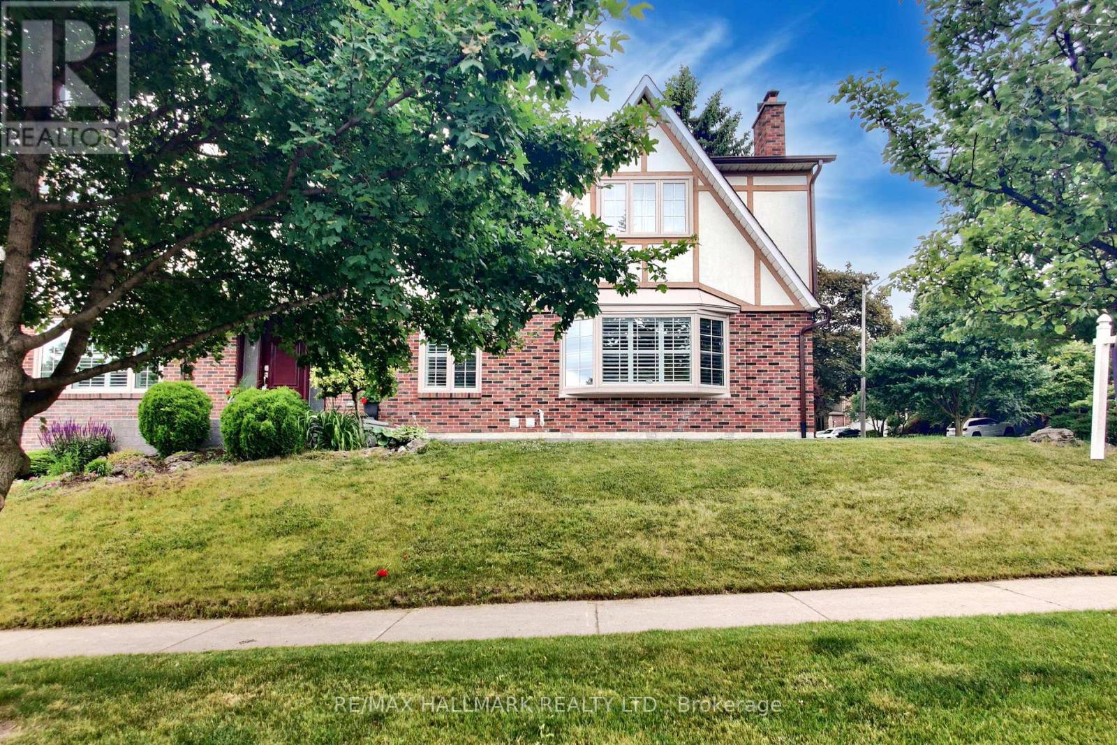 2 Butterfield Drive, Toronto, Ontario  M3A 2L8 - Photo 2 - C12578716