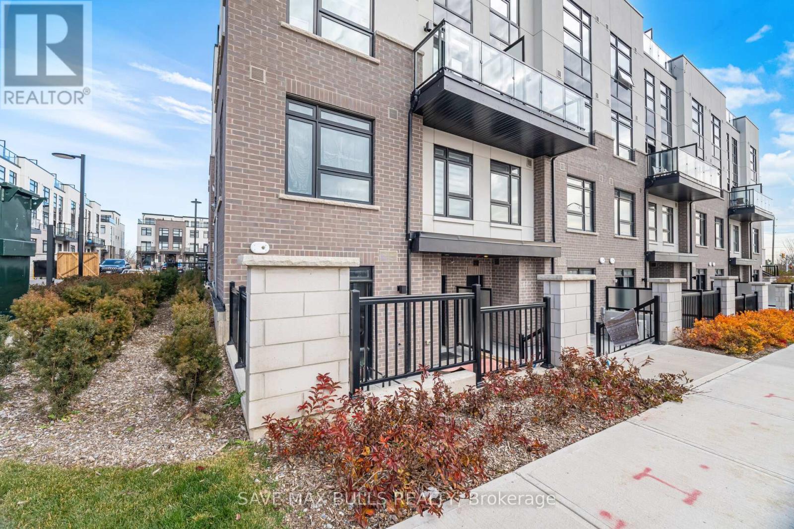 119 - 1589 Rose Way, Milton, Ontario  L9E 1N4 - Photo 4 - W12564220