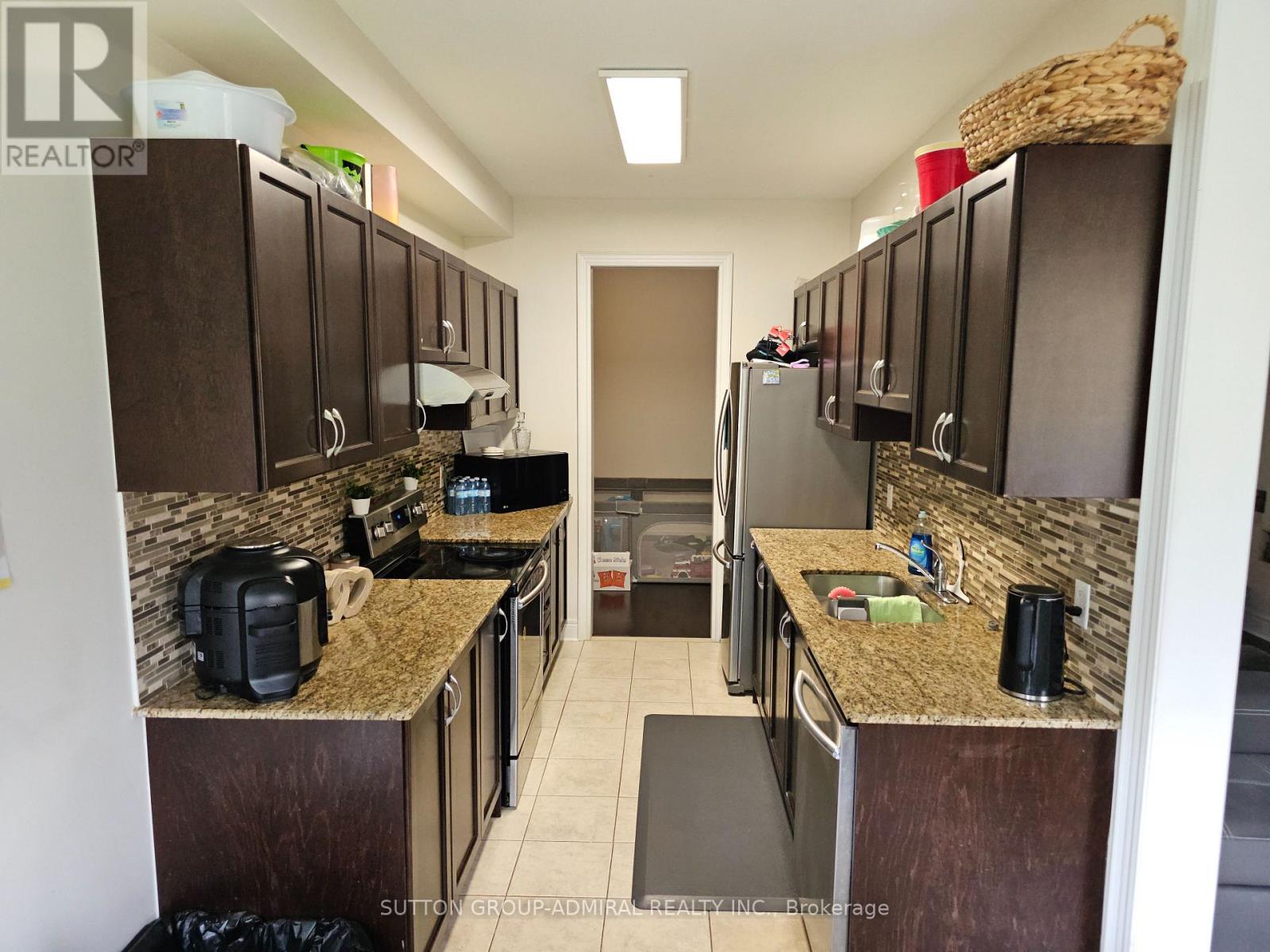 63 Collin Court, Richmond Hill, Ontario L4E 0X7 - Photo 11 - N12580512