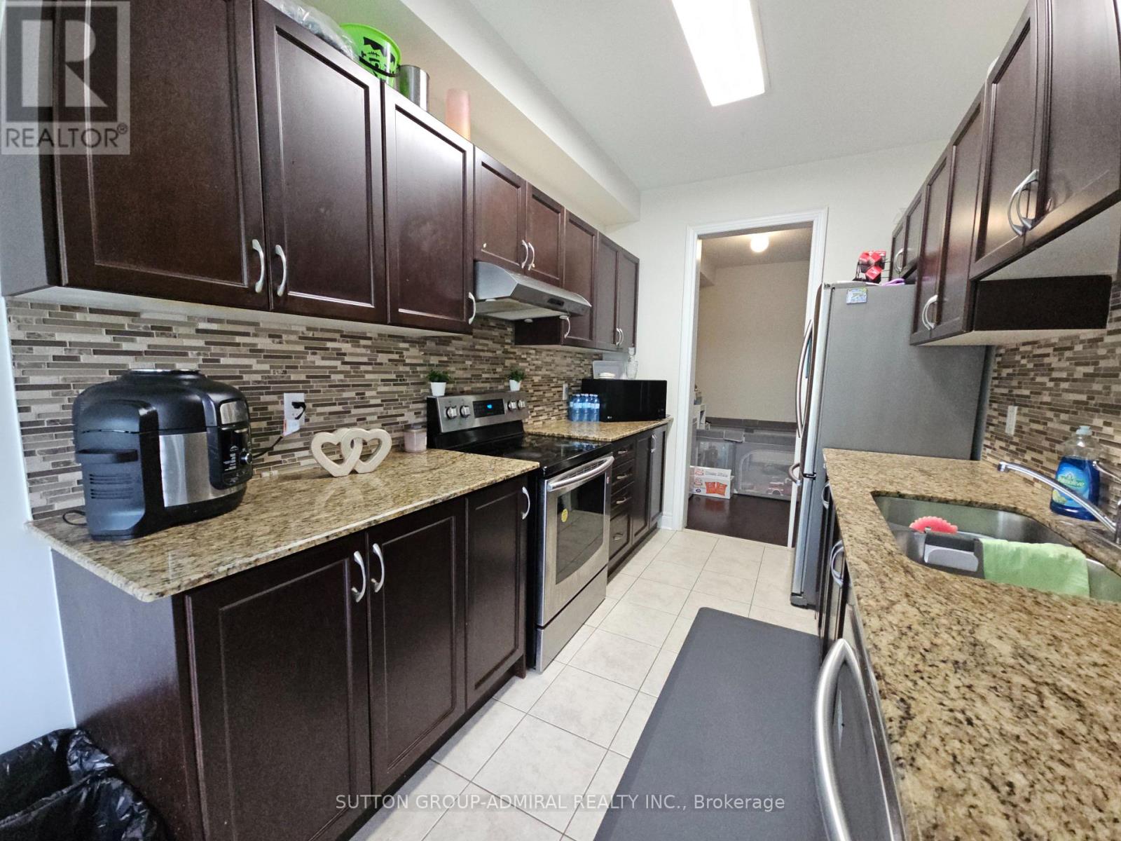 63 Collin Court, Richmond Hill, Ontario L4E 0X7 - Photo 12 - N12580512