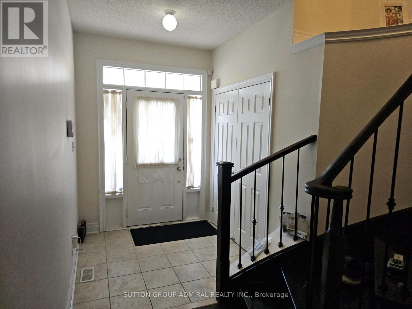 63 Collin Court, Richmond Hill, Ontario L4E 0X7 - Photo 7 - N12580512