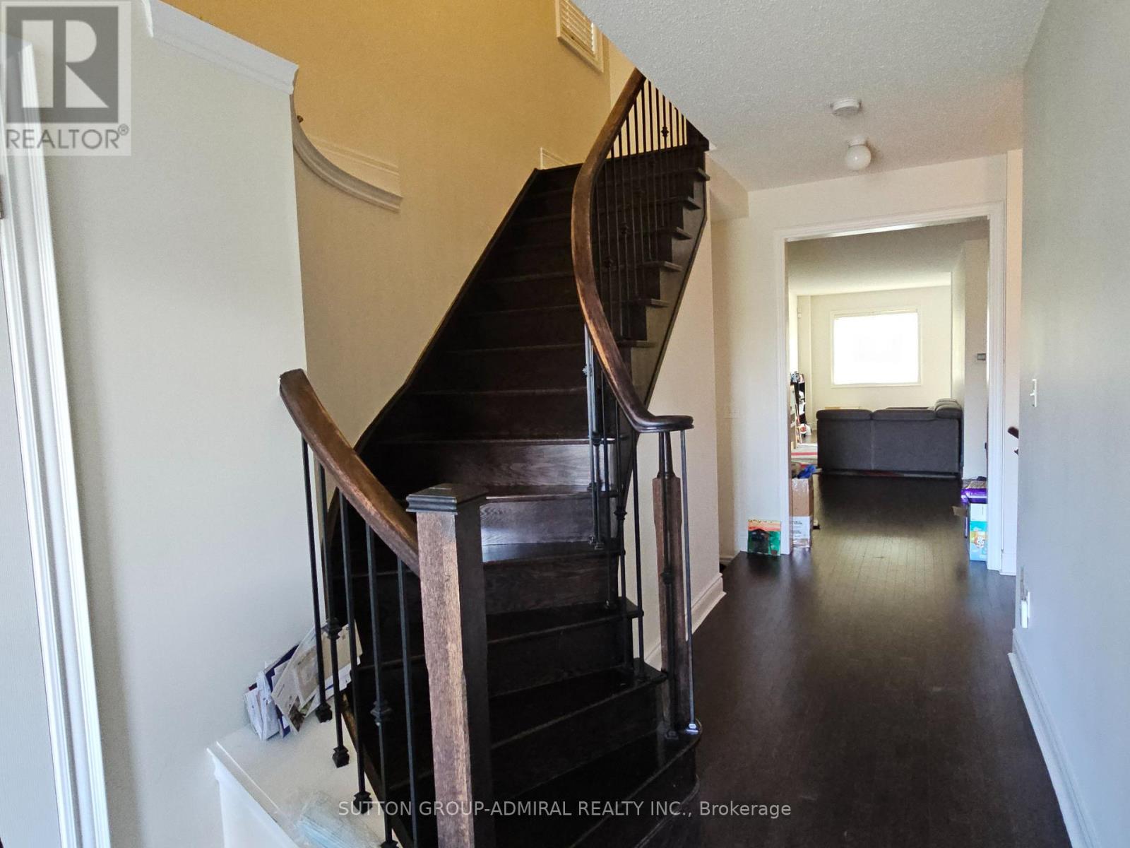 63 Collin Court, Richmond Hill, Ontario L4E 0X7 - Photo 8 - N12580512