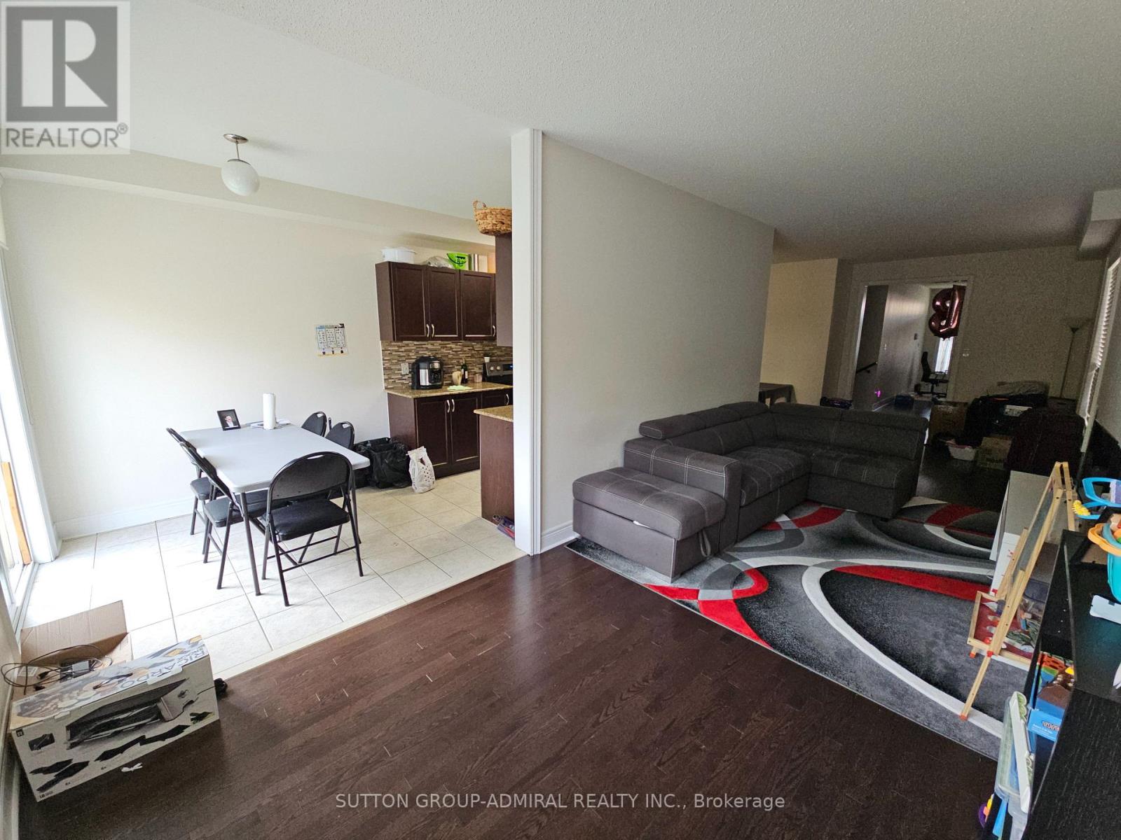 63 Collin Court, Richmond Hill, Ontario L4E 0X7 - Photo 9 - N12580512