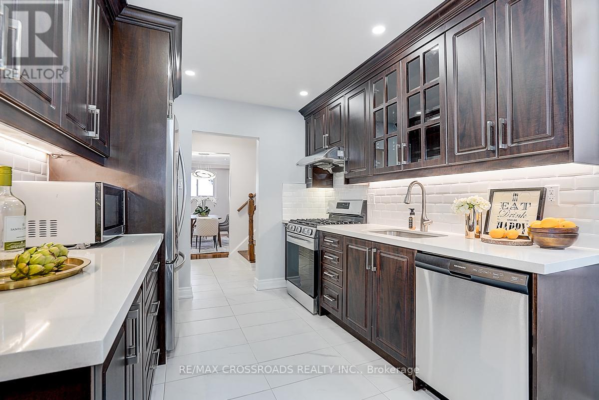 78 Fred Varley Drive, Markham, Ontario  L3R 1S7 - Photo 18 - N12580532