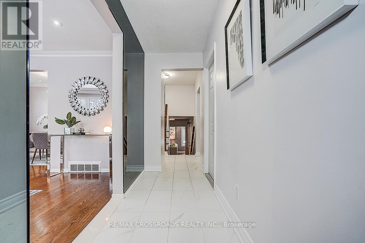 78 Fred Varley Drive, Markham, Ontario  L3R 1S7 - Photo 3 - N12580532