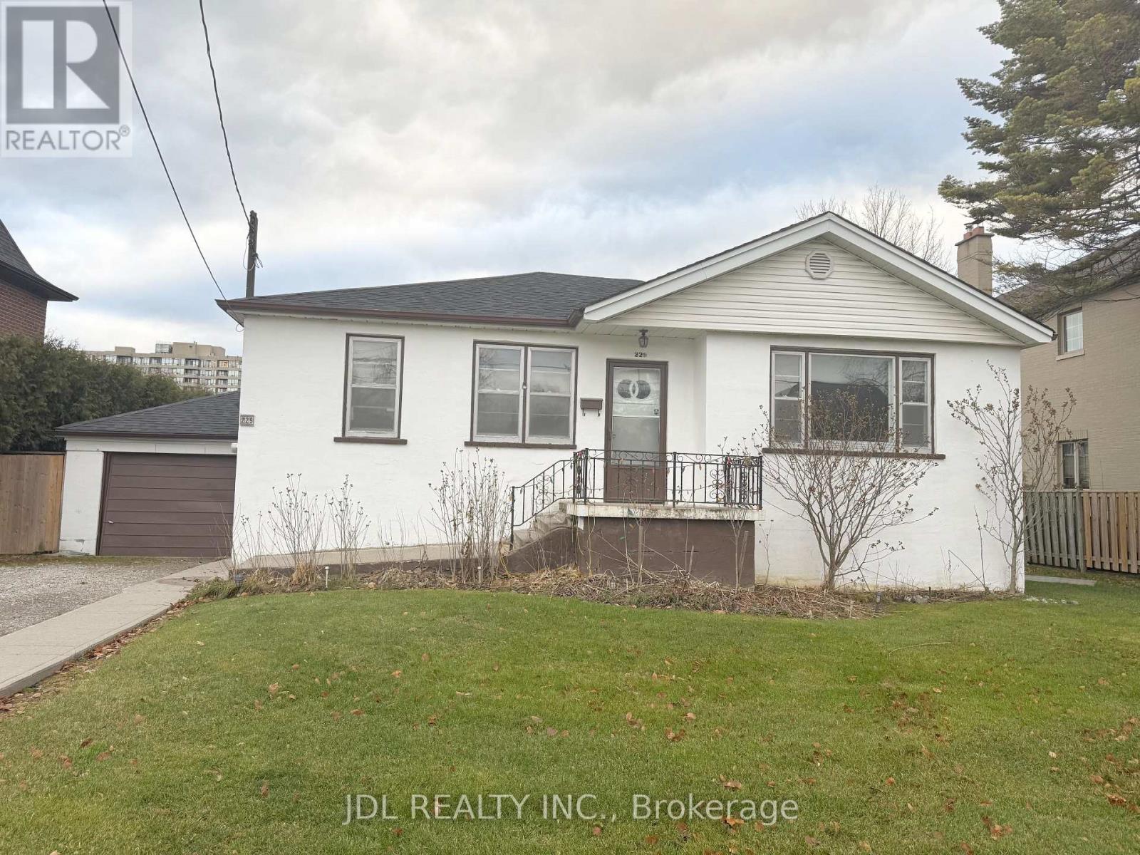 229 Crestwood Road, Vaughan, Ontario  L4J 1A8 - Photo 2 - N12580556