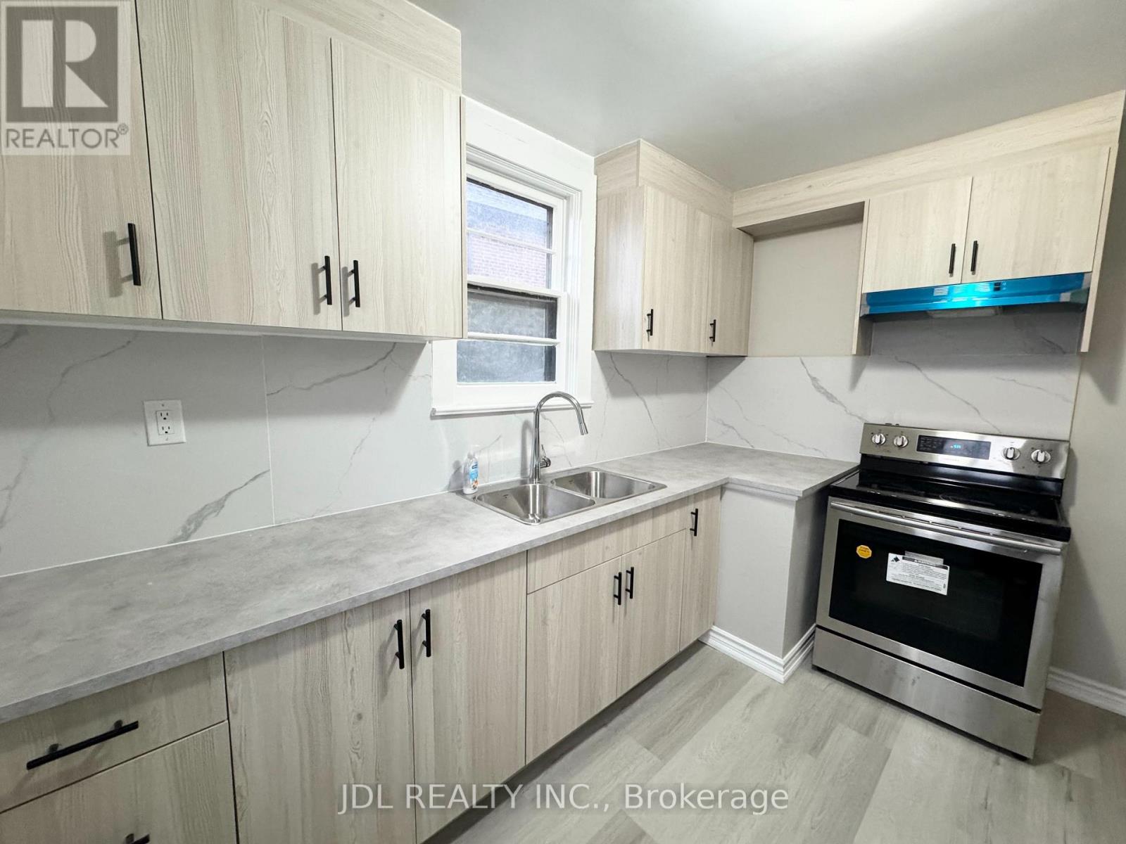 229 Crestwood Road, Vaughan, Ontario  L4J 1A8 - Photo 3 - N12580556