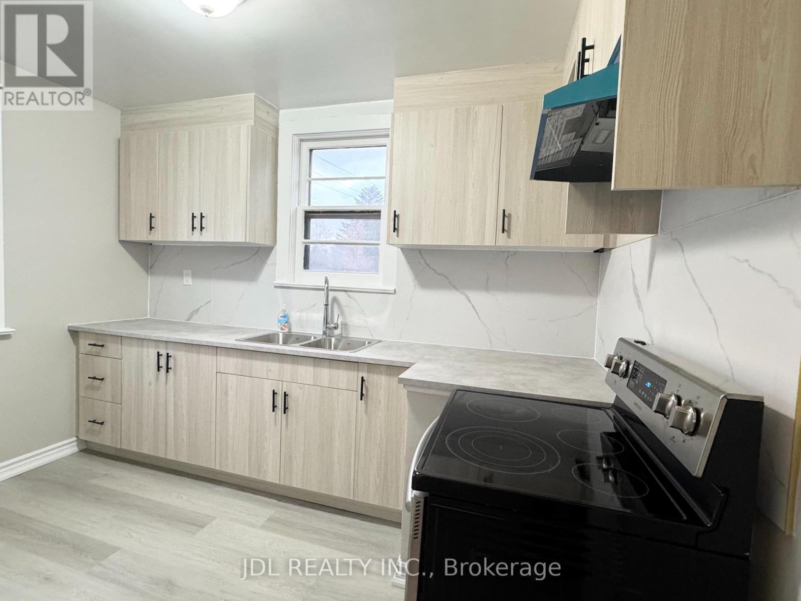 229 Crestwood Road, Vaughan, Ontario  L4J 1A8 - Photo 4 - N12580556