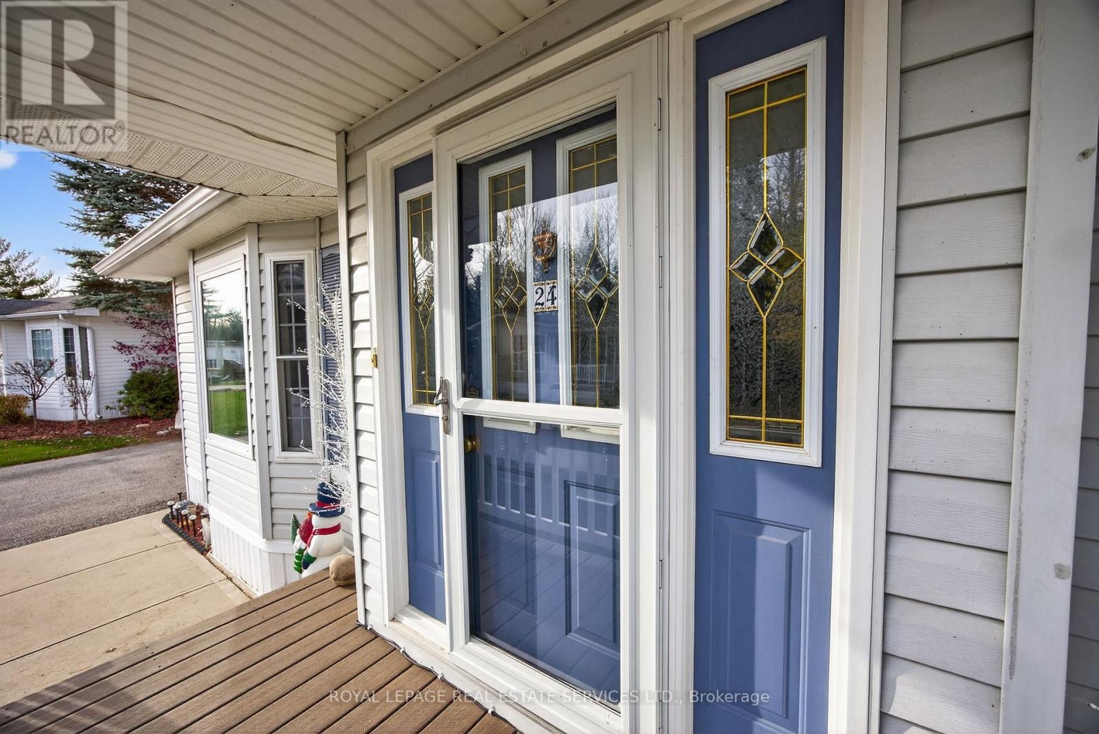 24 Topaz Street, Wasaga Beach, Ontario L9Z 1X7 - Photo 2 - S12580524