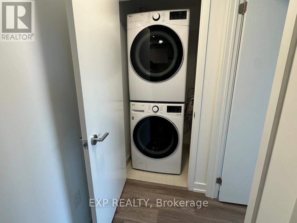 2105 - 395 Square One Drive, Mississauga, Ontario L5B 0P6 - Photo 13 - W12580506