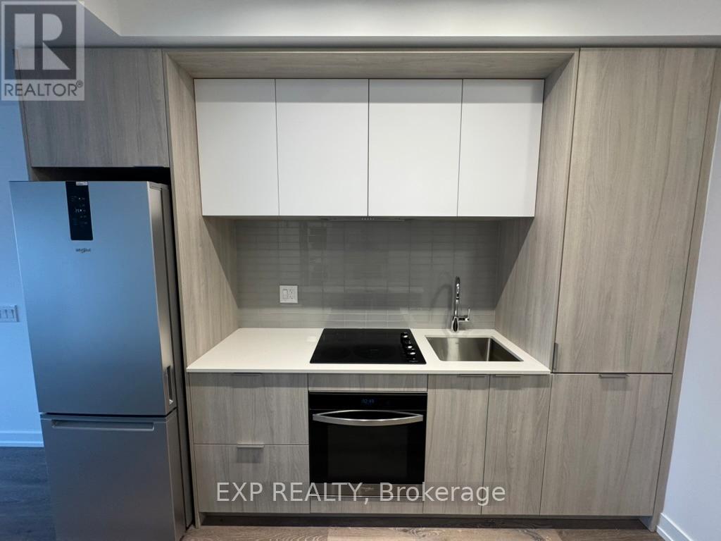 2105 - 395 Square One Drive, Mississauga, Ontario L5B 0P6 - Photo 3 - W12580506