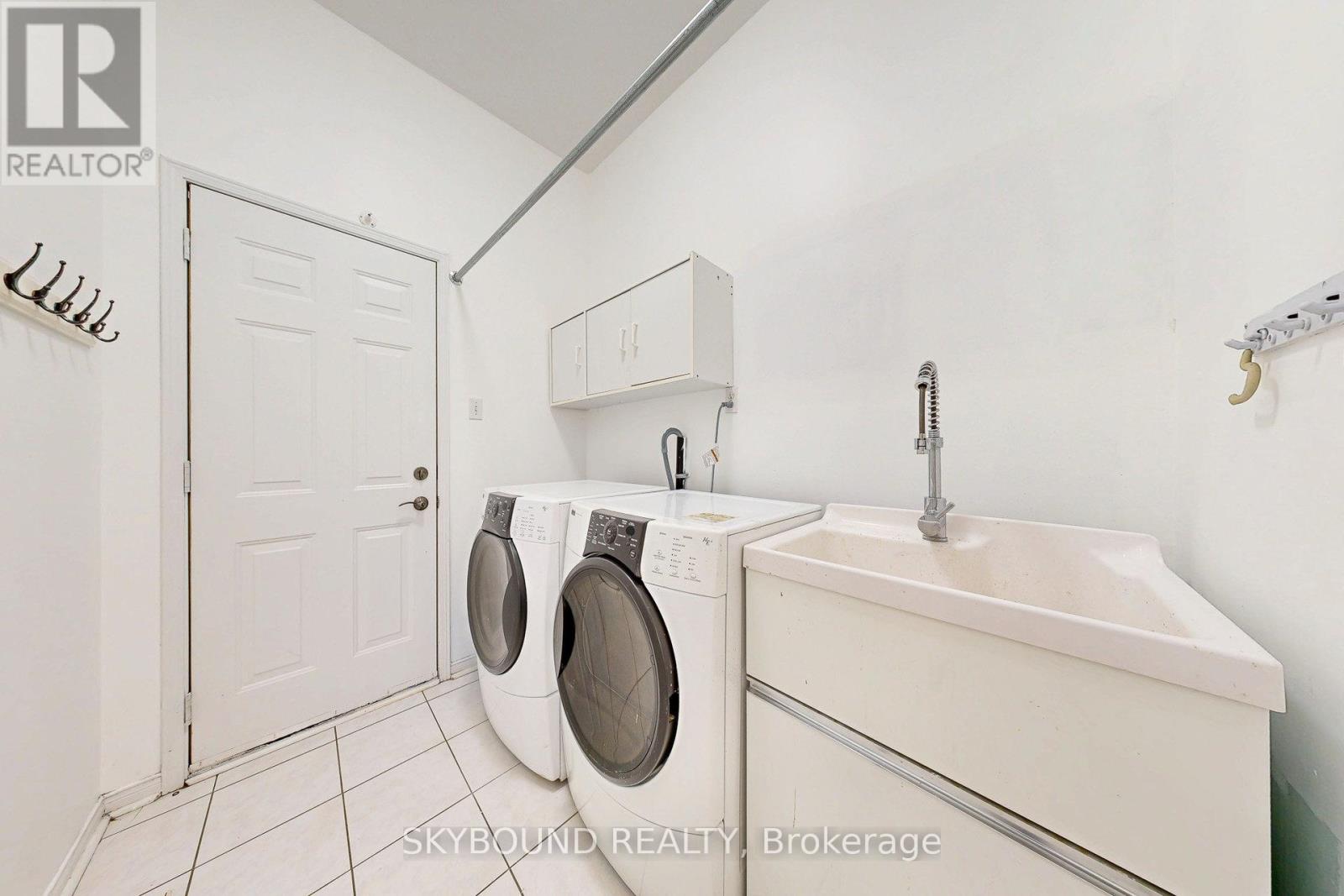 26 Bushberry Road, Brampton, Ontario L7A 1L3 - Photo 5 - W12580522