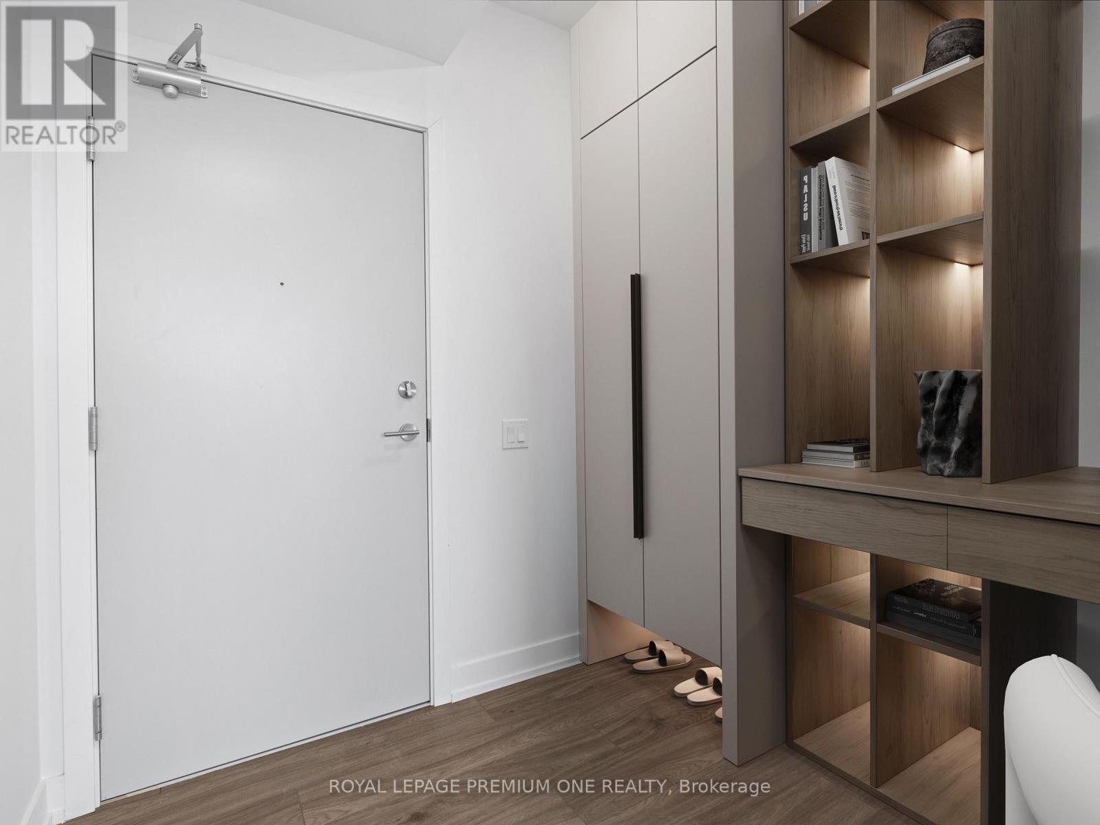 511 - 225 Veterans Drive, Brampton, Ontario  L7A 5L7 - Photo 2 - W12580536