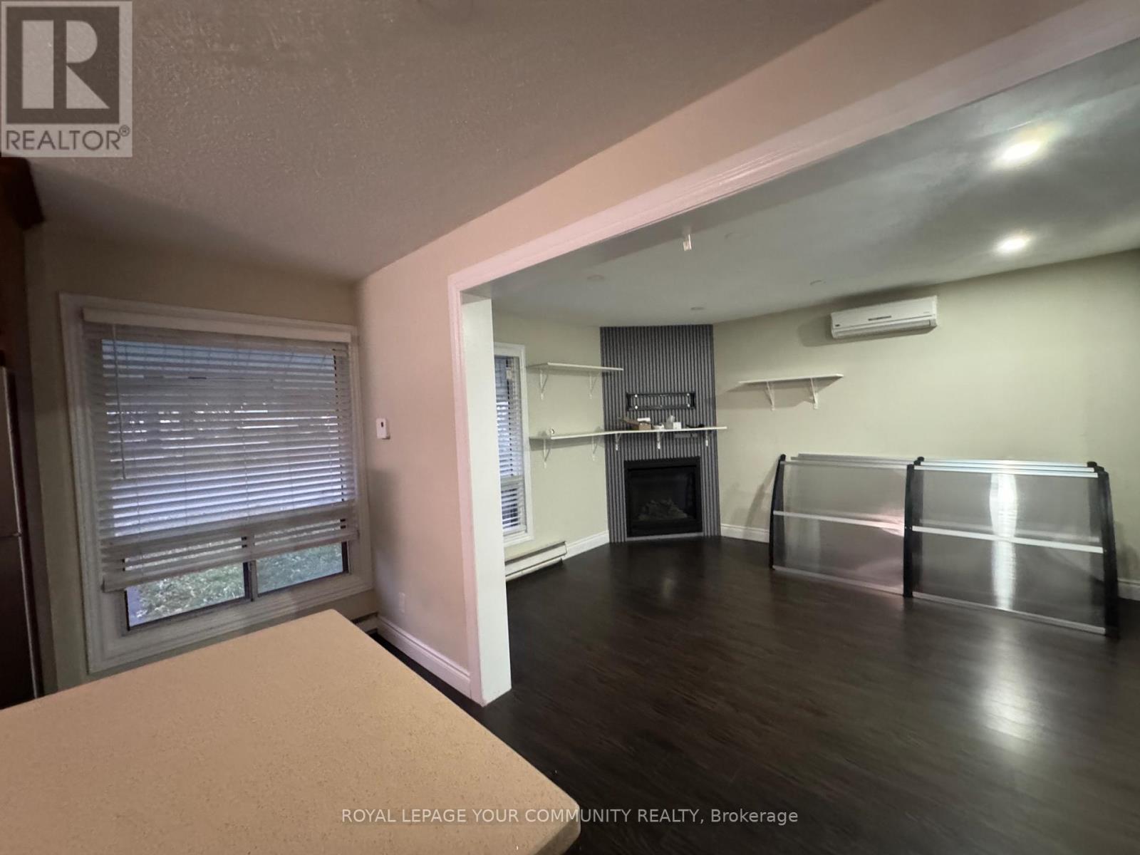 24 Grand River Court, Brampton, Ontario L6S 2J8 - Photo 7 - W12580550