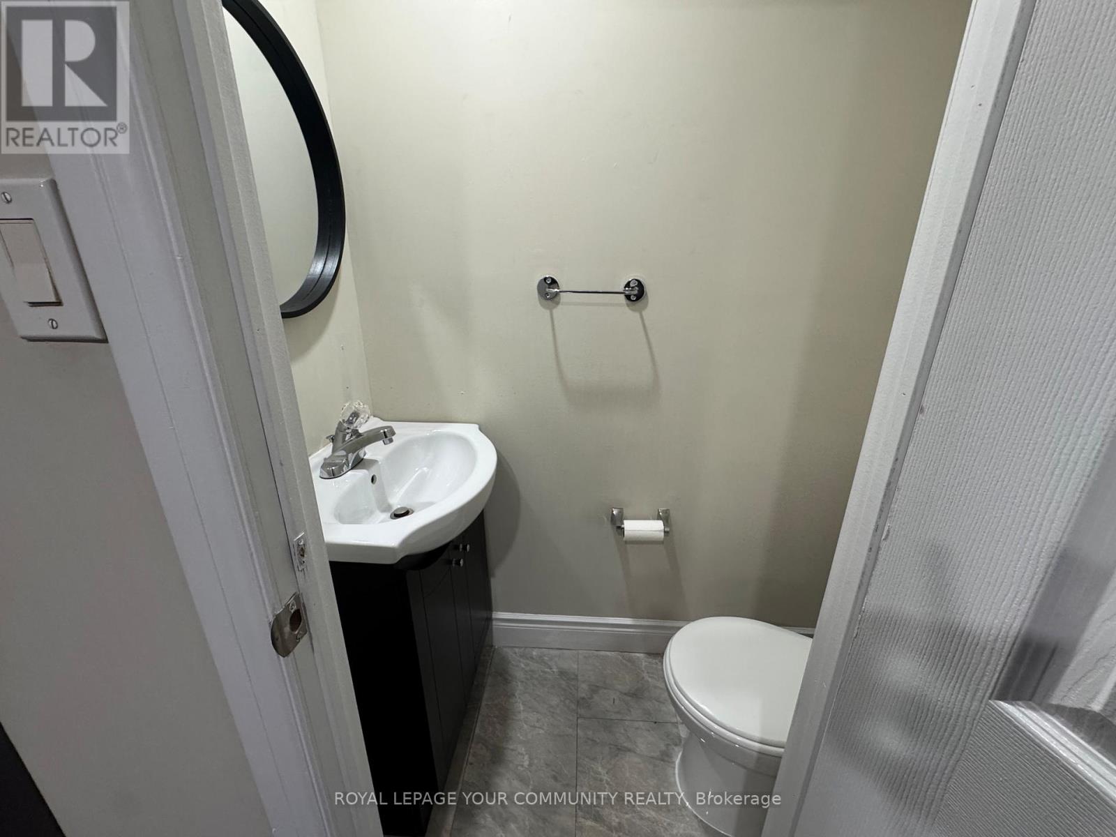 24 Grand River Court, Brampton, Ontario L6S 2J8 - Photo 8 - W12580550