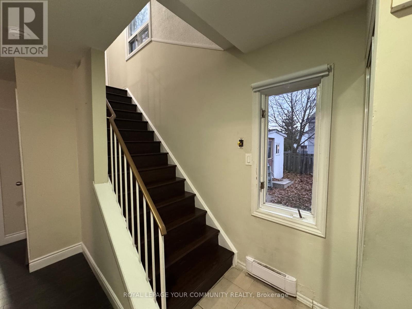 24 Grand River Court, Brampton, Ontario L6S 2J8 - Photo 9 - W12580550