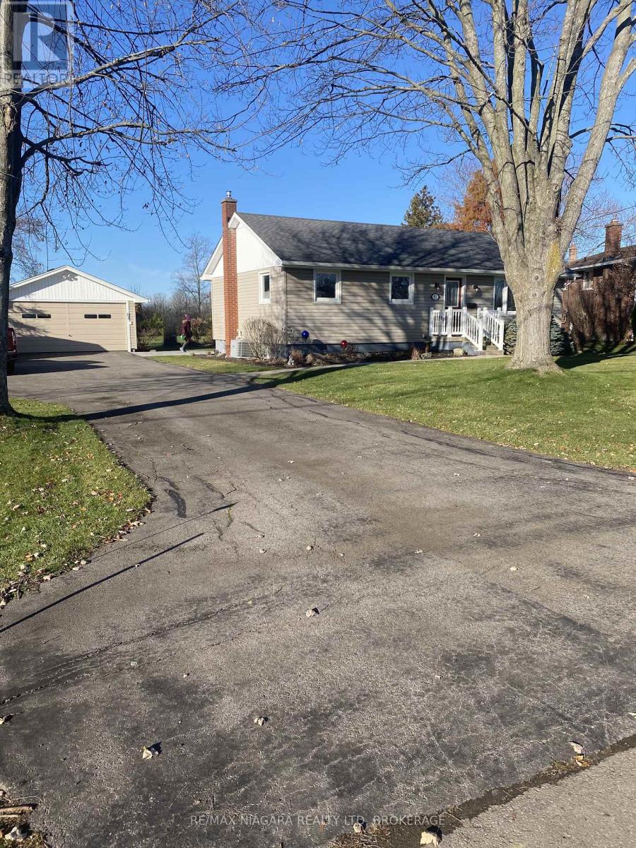 61 Coronation Road W, Port Colborne, Ontario  L3K 3Z5 - Photo 2 - X12565928