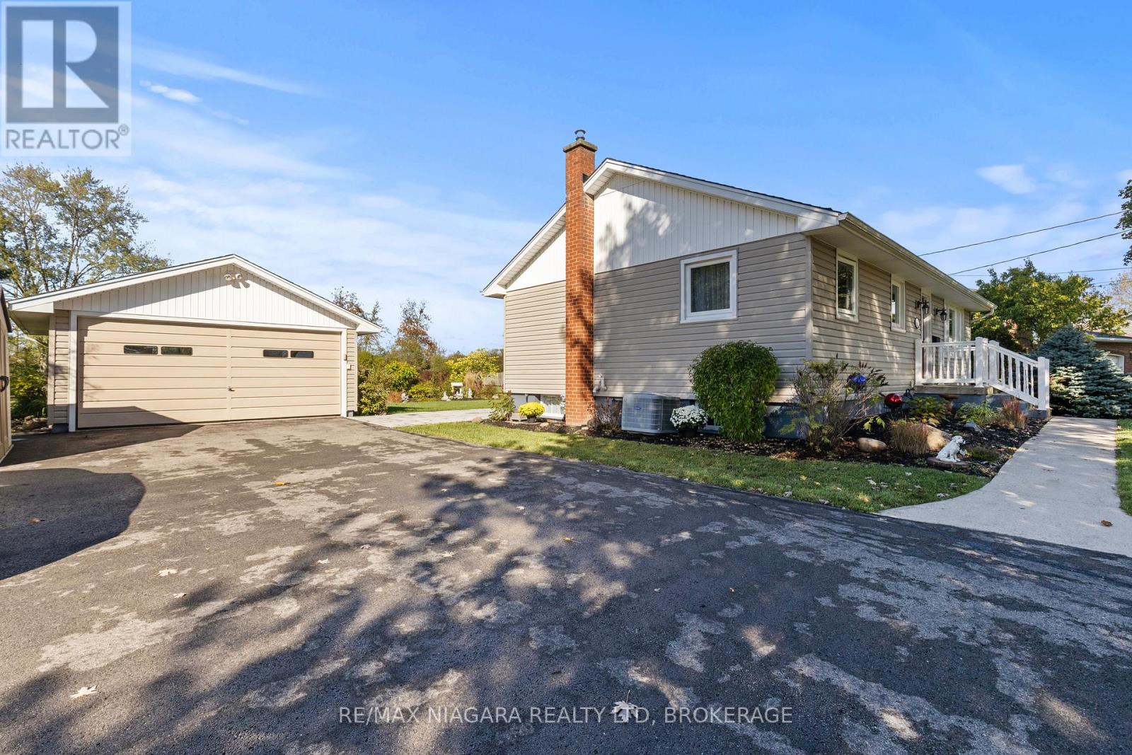 61 Coronation Road W, Port Colborne, Ontario  L3K 3Z5 - Photo 3 - X12565928