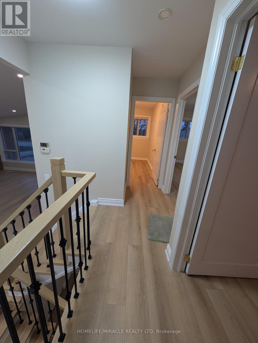 15 Athlone Avenue, Brampton, Ontario  L6T 2N5 - Photo 5 - W12579876