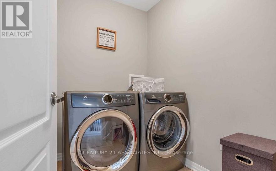 177 Montreal Circle, Hamilton, Ontario  L8E 0C6 - Photo 10 - X12579666