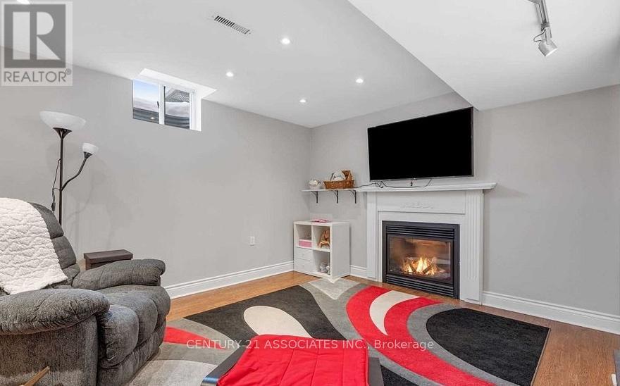 177 Montreal Circle, Hamilton, Ontario  L8E 0C6 - Photo 4 - X12579666