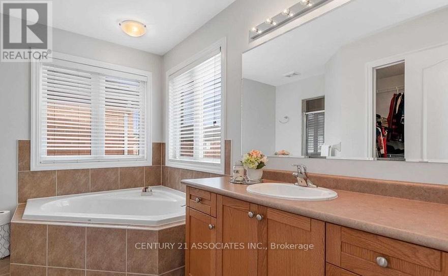 177 Montreal Circle, Hamilton, Ontario  L8E 0C6 - Photo 8 - X12579666