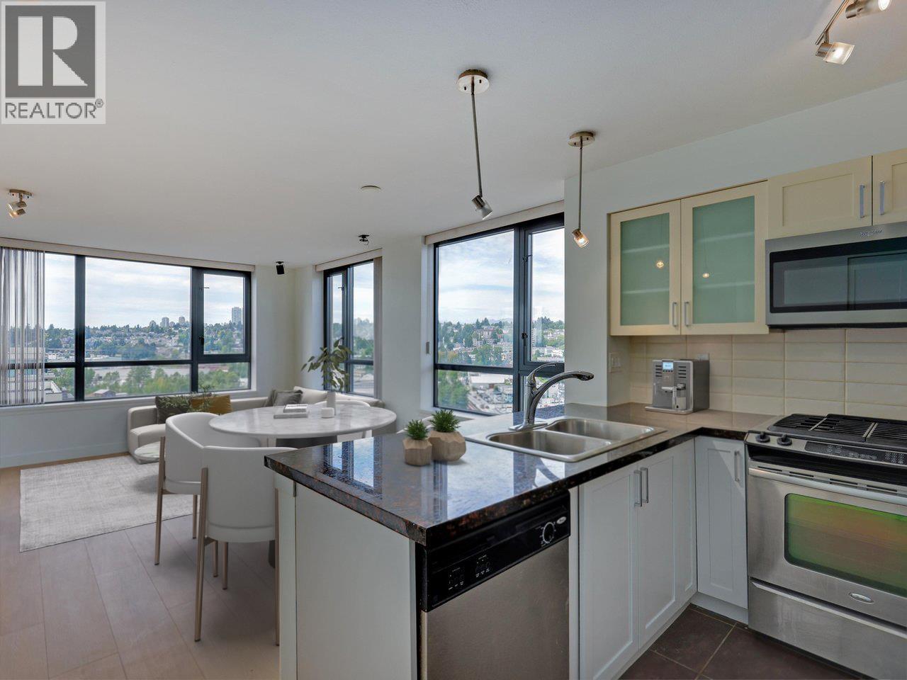 1607 1 Renaissance Square, New Westminster, British Columbia  V3M 0B6 - Photo 3 - R3070519