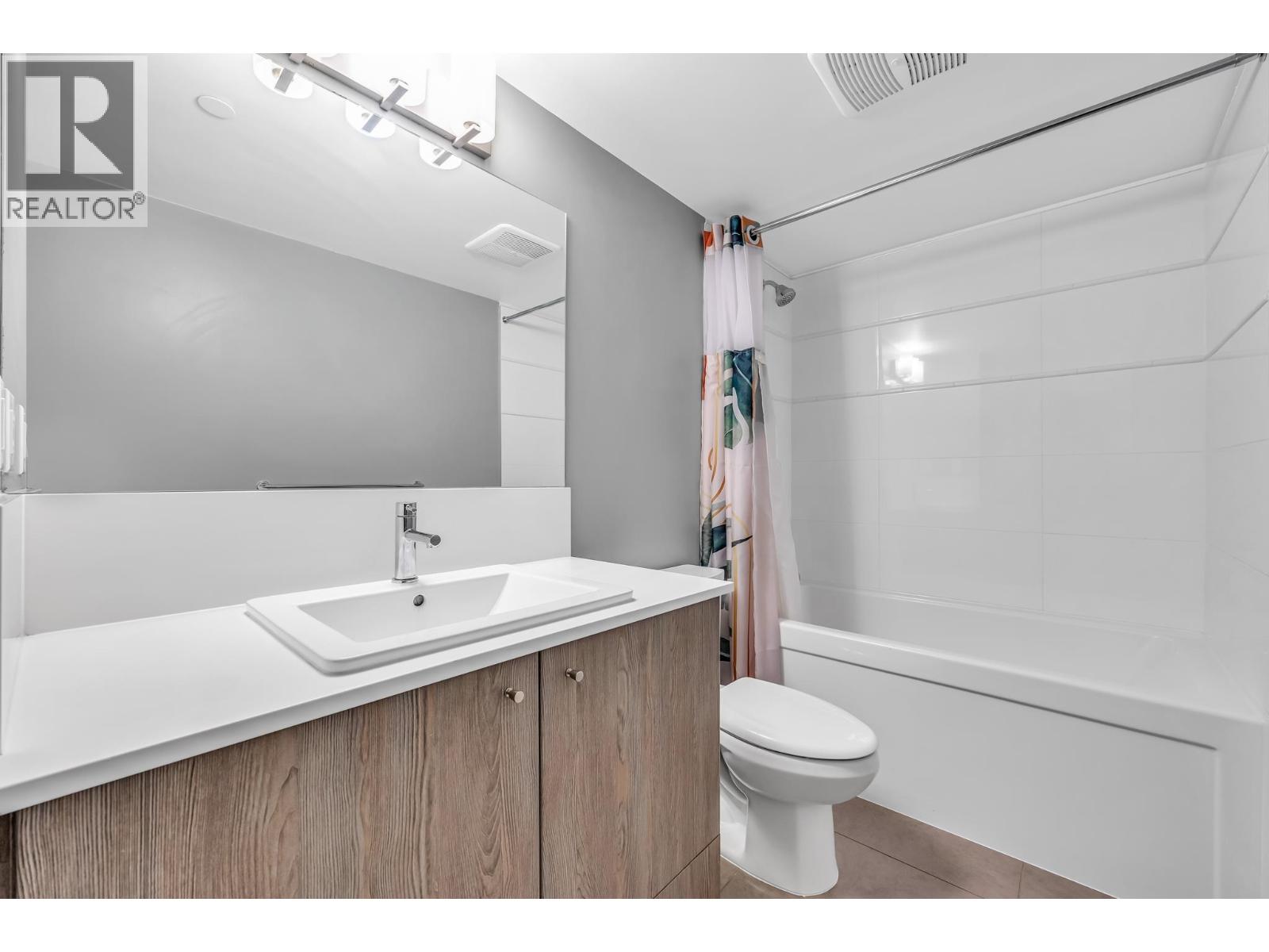 206 2525 Clarke Street, Port Moody, British Columbia  V3H 0J3 - Photo 2 - R3070516