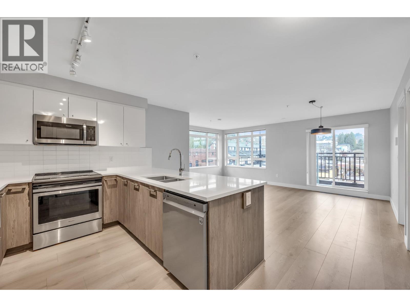 206 2525 Clarke Street, Port Moody, British Columbia  V3H 0J3 - Photo 3 - R3070516