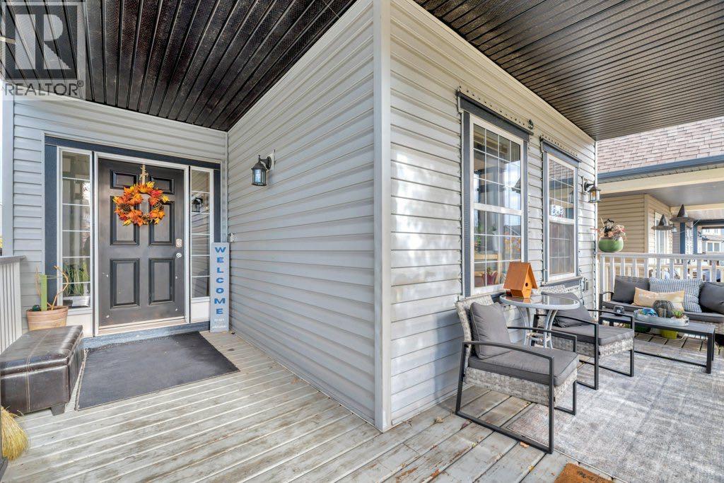 32 Copperpond Heights Se, Calgary, Alberta  T2Z 0X3 - Photo 4 - A2267375