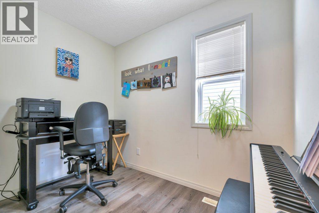 32 Copperpond Heights Se, Calgary, Alberta  T2Z 0X3 - Photo 11 - A2267375