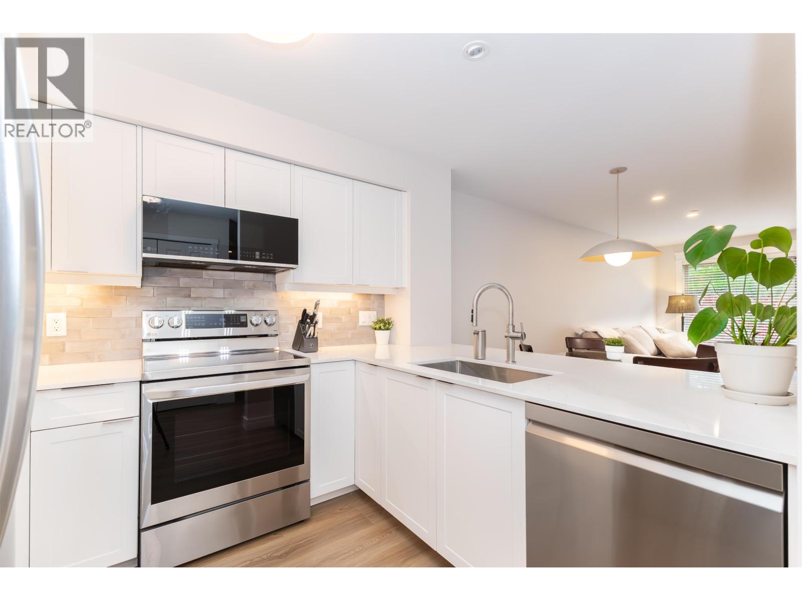 210 808 Sangster Place, New Westminster, British Columbia  V3L 5W3 - Photo 6 - R3070229