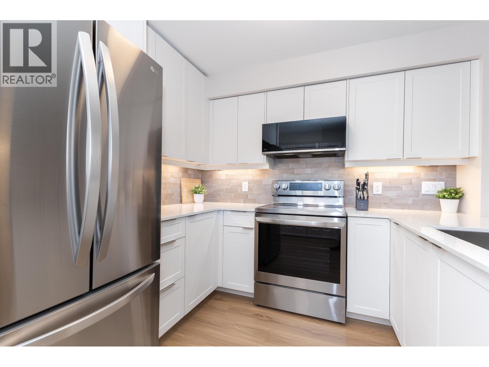 210 808 Sangster Place, New Westminster, British Columbia  V3L 5W3 - Photo 4 - R3070229