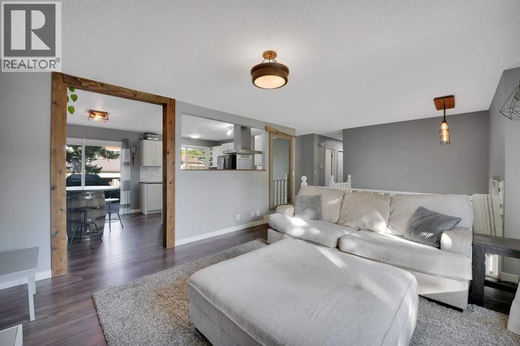 5240 40 Street, Innisfail, Alberta  T4G 1G5 - Photo 5 - A2258985