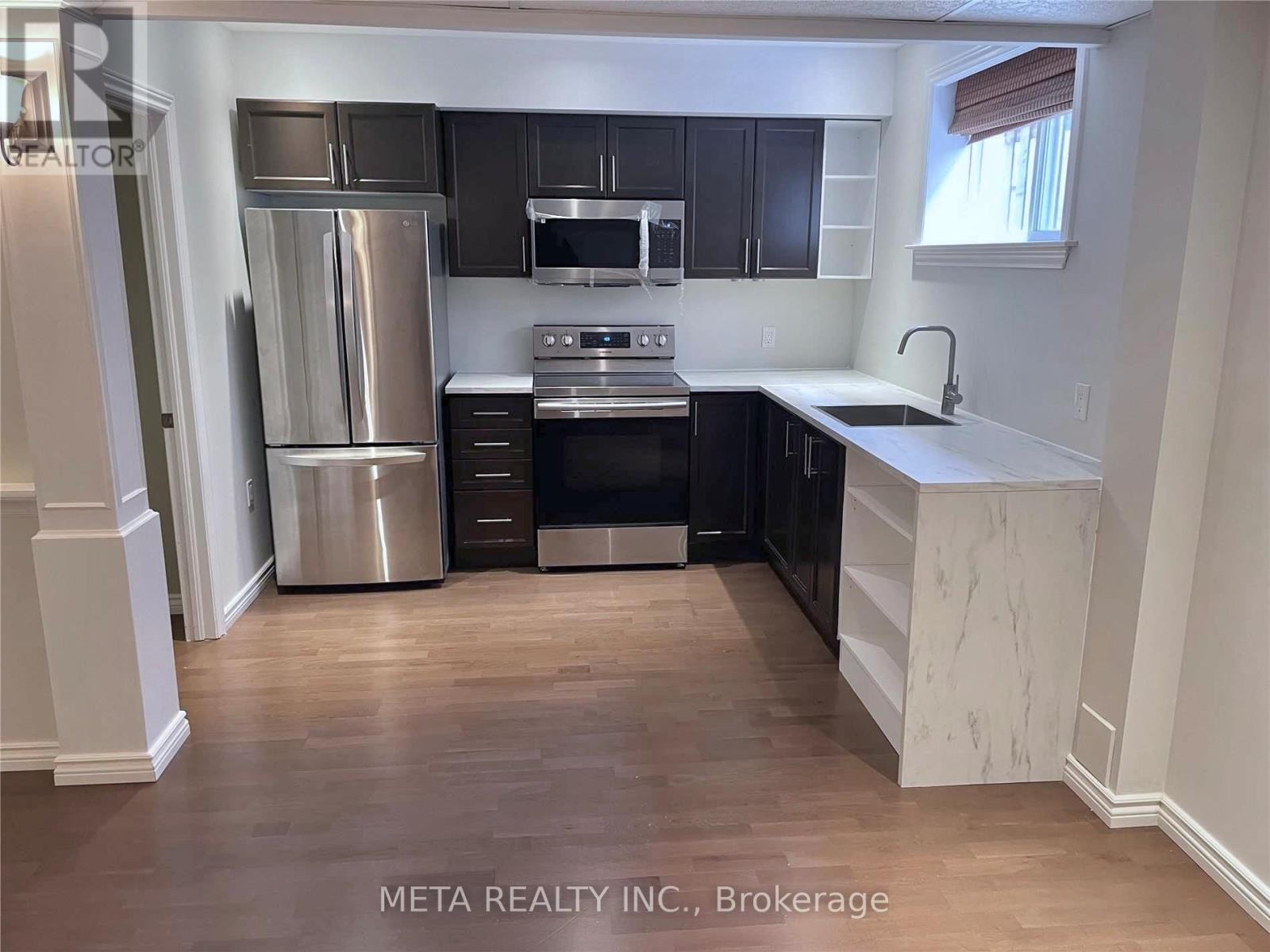 44 Highland Terrace, Bradford West Gwillimbury, Ontario  L3Z 3E8 - Photo 3 - N12580590