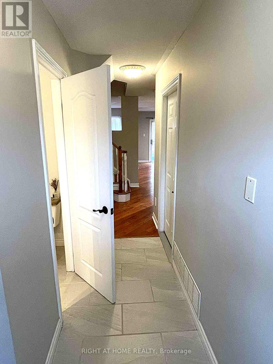 294 Ferndale Drive S, Barrie (Ardagh), Ontario  L4N 8K1 - Photo 4 - S12580584