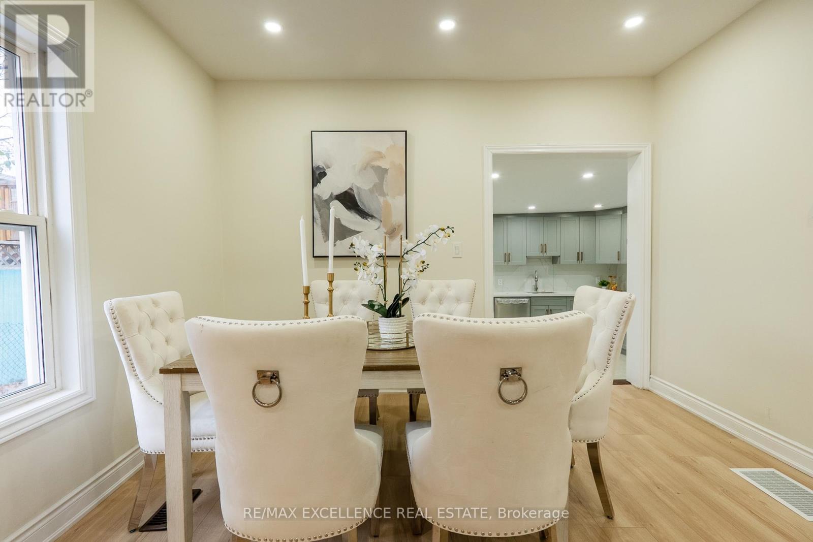 10 Draper Street, Halton Hills, Ontario  L7G 3C8 - Photo 13 - W12580574