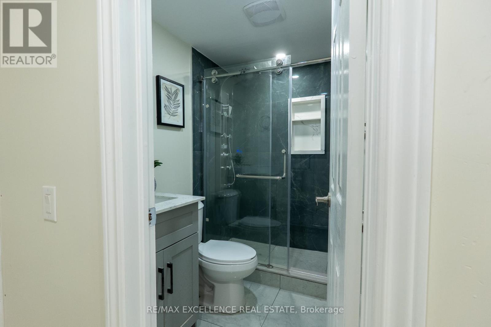 10 Draper Street, Halton Hills, Ontario  L7G 3C8 - Photo 17 - W12580574