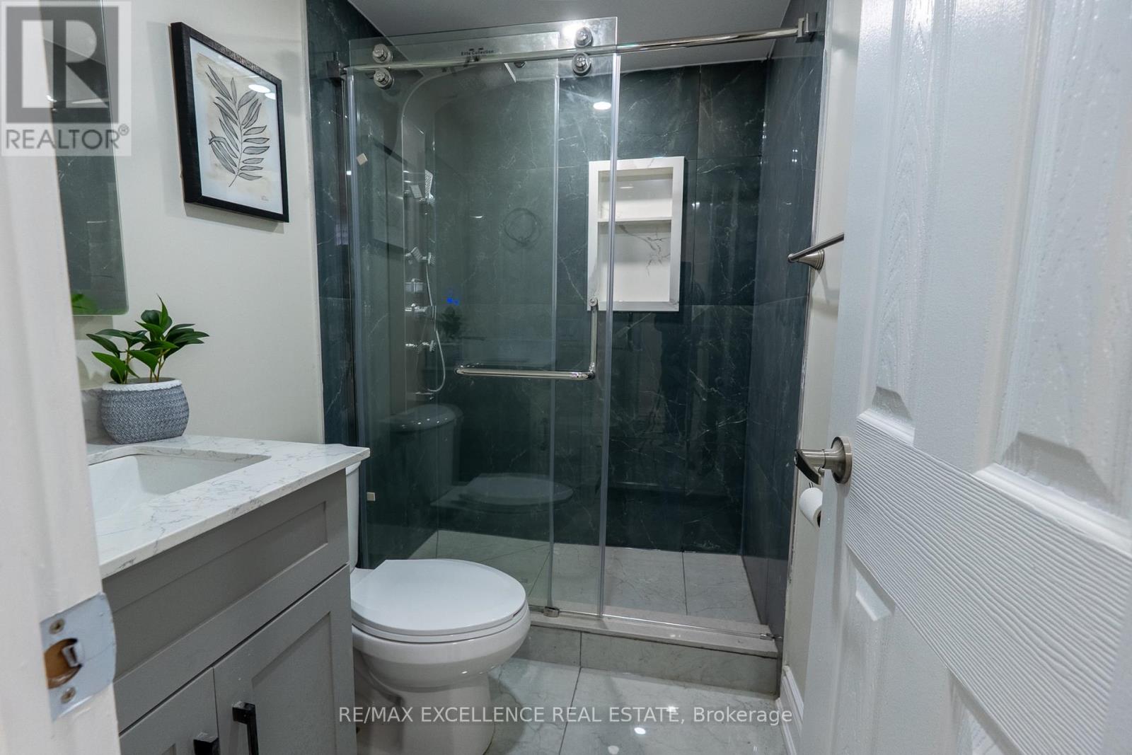 10 Draper Street, Halton Hills, Ontario  L7G 3C8 - Photo 18 - W12580574