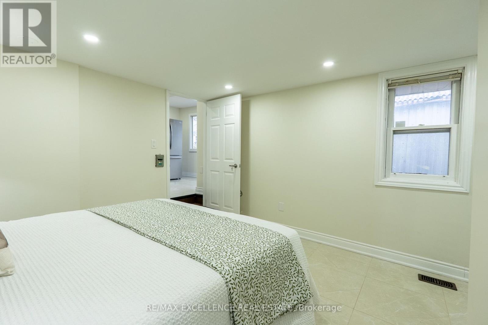 10 Draper Street, Halton Hills, Ontario  L7G 3C8 - Photo 21 - W12580574