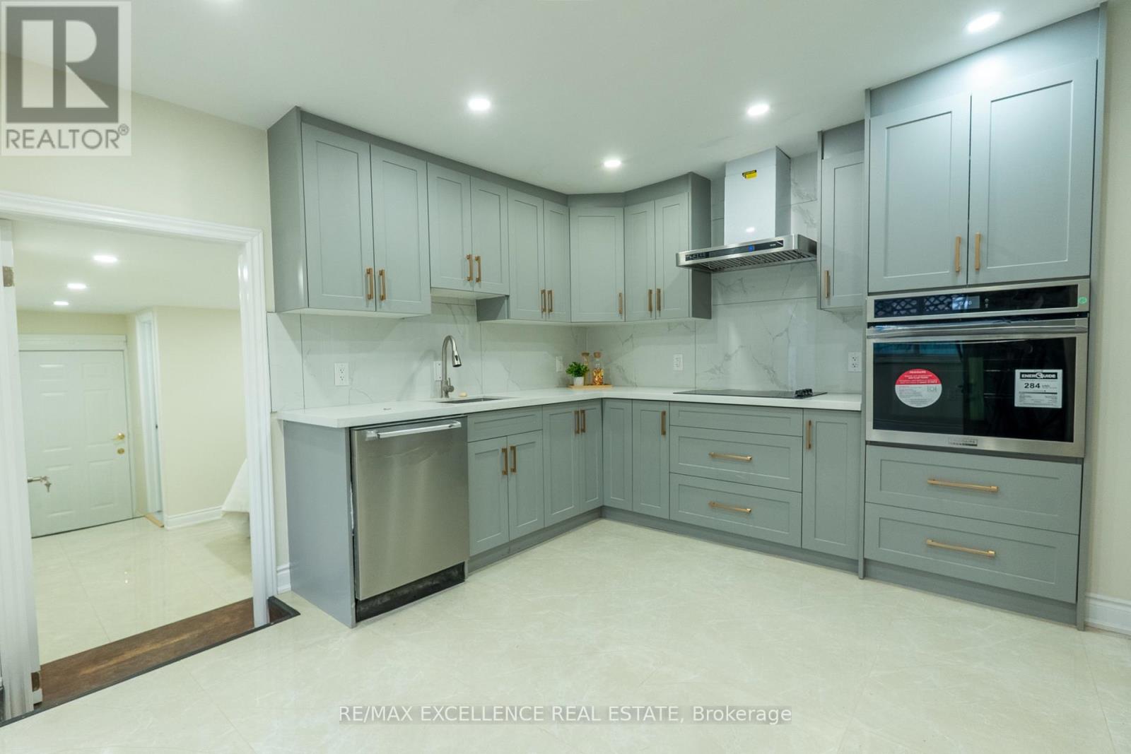 10 Draper Street, Halton Hills, Ontario  L7G 3C8 - Photo 3 - W12580574