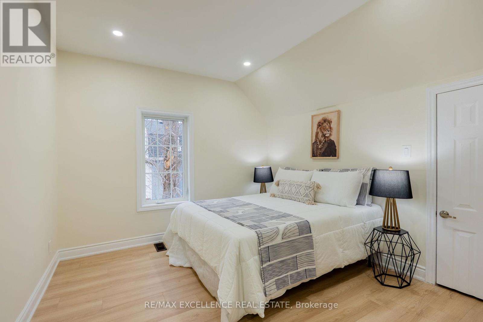 10 Draper Street, Halton Hills, Ontario  L7G 3C8 - Photo 32 - W12580574